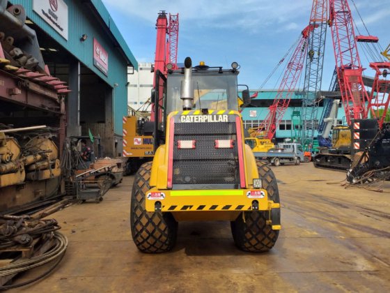 Caterpillar振动单钢轮压路机CP-563D -