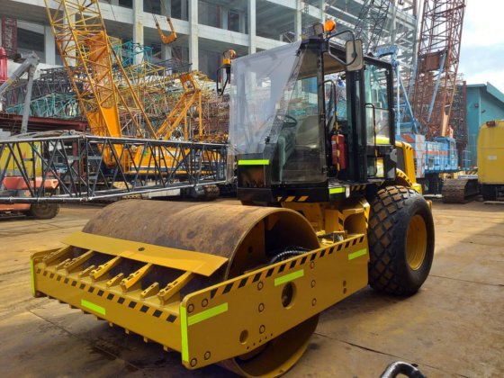 Caterpillar振动单钢轮压路机CP-563D -