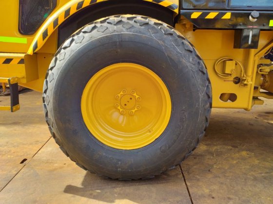 Caterpillar振动单钢轮压路机CP-563D -