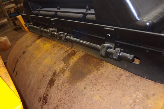 德纳派克振动串联式压路机CC211 -