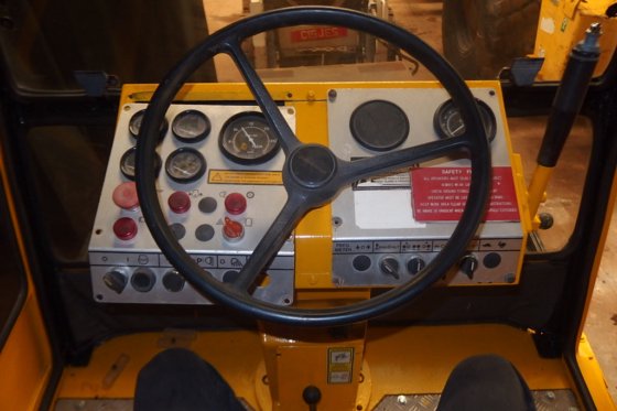 德纳派克振动串联式压路机CC211 -