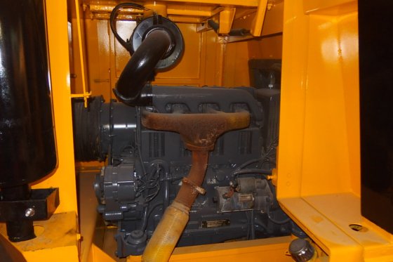 德纳派克振动串联式压路机CC211 -