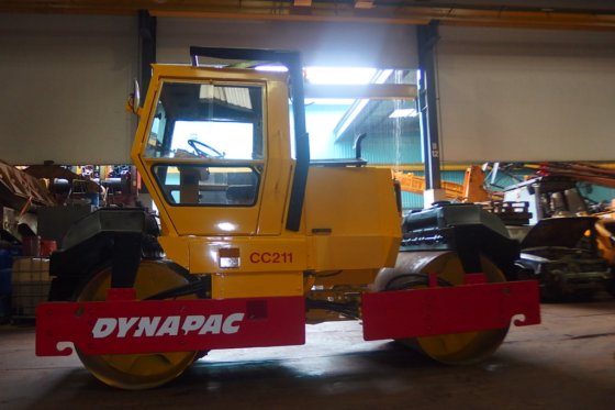 德纳派克振动串联式压路机CC211 -