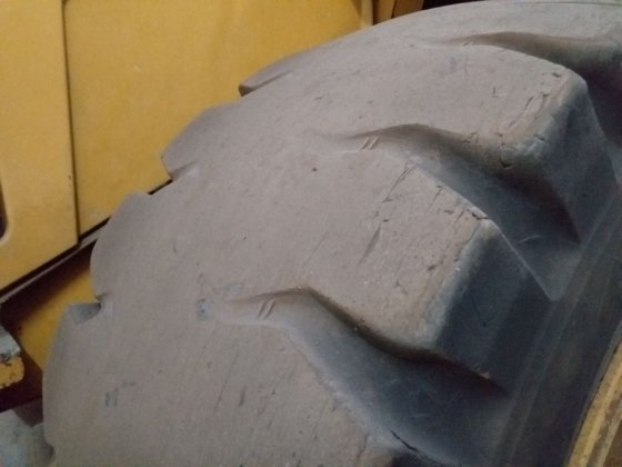 1999年履带式装载机962g -