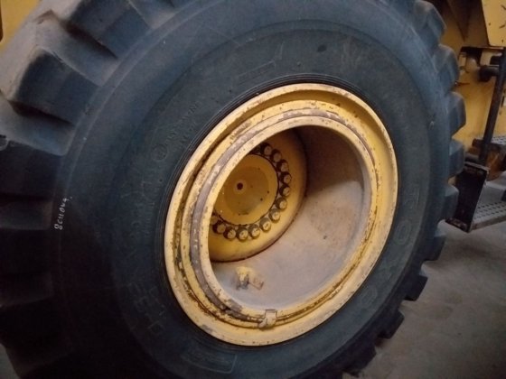 1999年履带式装载机962g -