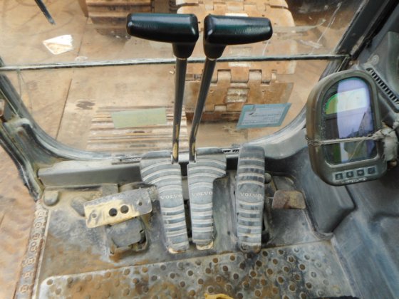 2008年沃尔沃挖掘机ec210blc -