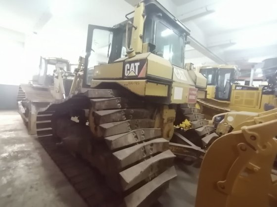 履带式推土机D6R----。