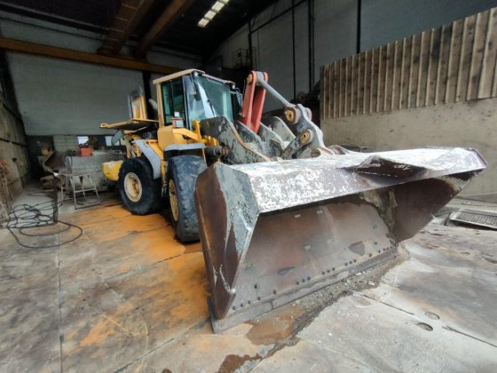 2008年沃尔沃轮式装载机l120f -