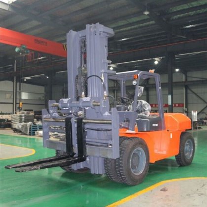 大型フォークリフト