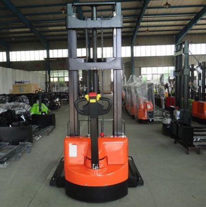 3000ポンド電動ストラドルパレットスタッカー