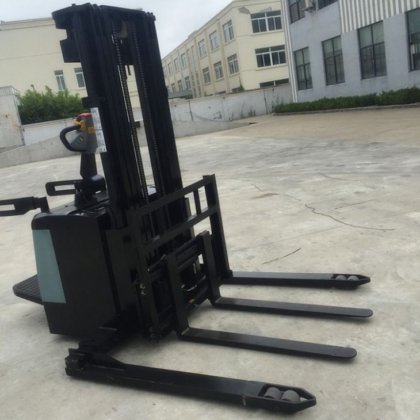 電動パレットスタッカー Montacarga