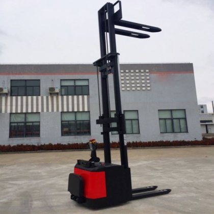 電動パレットスタッカー Montacarga