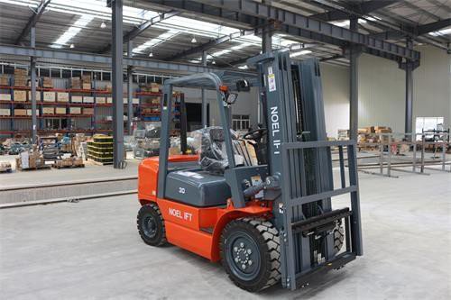 デュプレックスマスト付きディーゼルフォークリフト