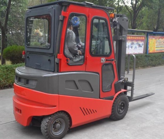 リチウムバッテリー地形電動フォークリフト