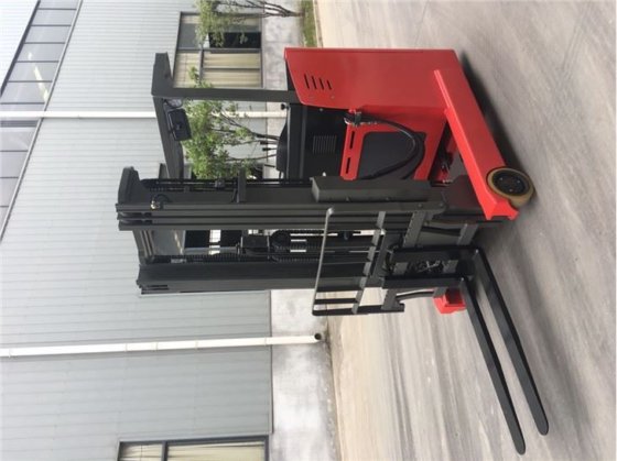 1.5トン電動リーチトラック