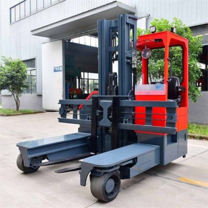 四方駆動フォークリフト 3t 8 メートルゴム車輪