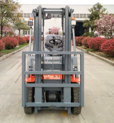 Noelift いすゞエンジンを搭載した 1500kg ディーゼル油圧フォークリフト