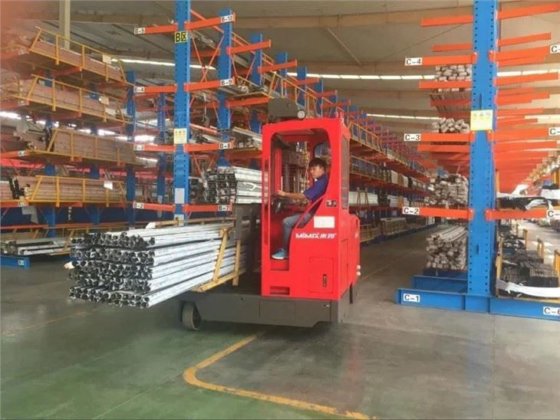 多方向リーチトラック