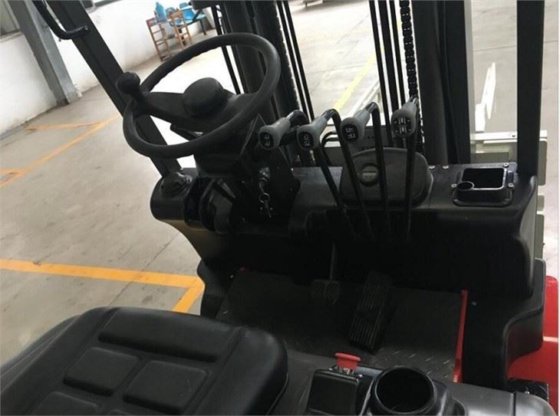 ベールクランプが付いている低重力中心のより安全な 2 トンの電気フォークリフト