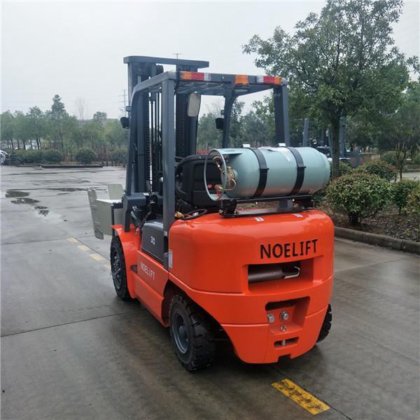 ペーパーロールクランプ付きLPGフォークリフト