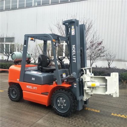 ペーパーロールクランプ付きLPGフォークリフト