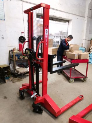 ワイドレッグハンドパレットスタッカー