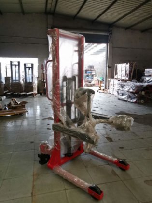 ドラム傾斜付き 350kg 1.6m 油圧ドラム スタッカー