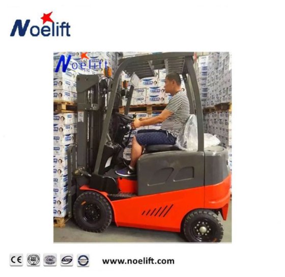 2トン4輪電動フォークリフト