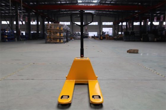 スプロケット回転付き半電動パレットトラック