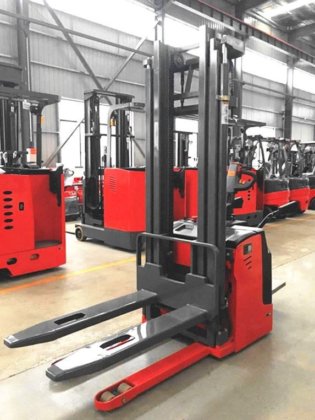 1.5トン電動パレットスタッカー