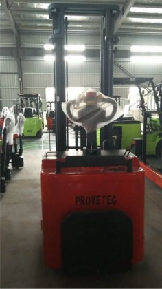 1.5トン電動リーチトラック