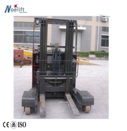 四方向走行リーチトラック