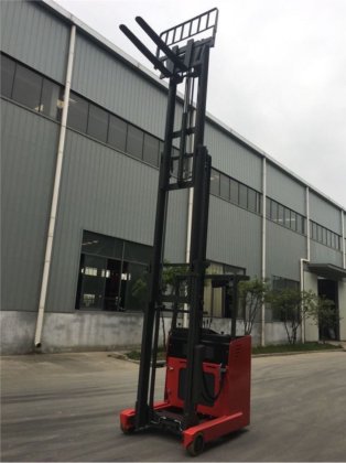1.5トン電動リーチトラック TF1550