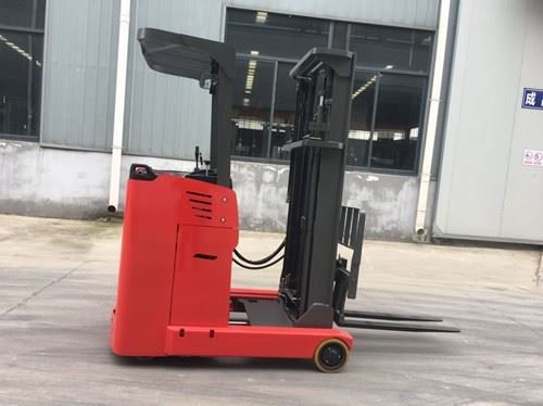 1.5トン電動リーチトラック TF1550