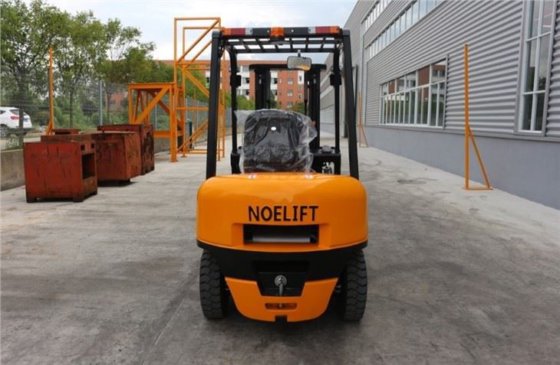 定格容量 3000kg 揚程 3000mm ディーゼルフォークリフト