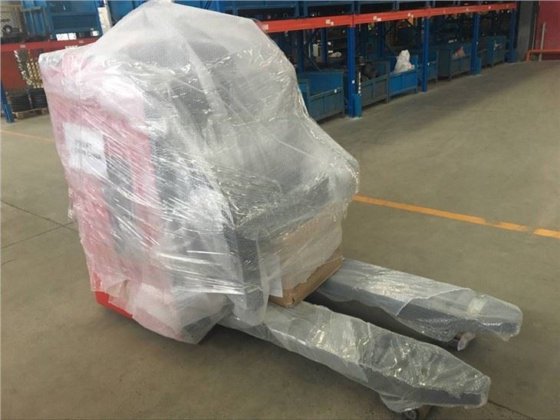 電気リーチ トラック TE40 4 トン