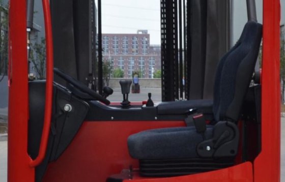 狭い通路 3 ウェイ電動パレットスタッカースイングリーチトラック