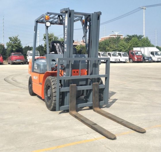 Carrello elevatore diesel 2T