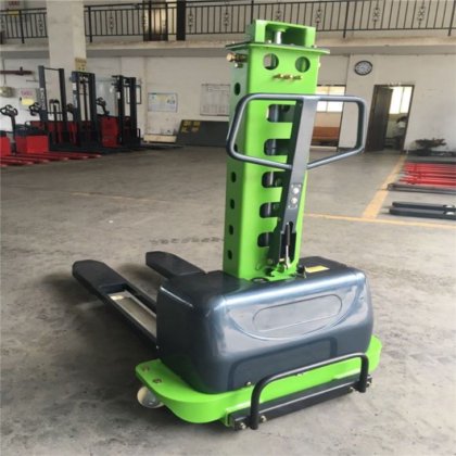 carrello elevatore semi elettrico