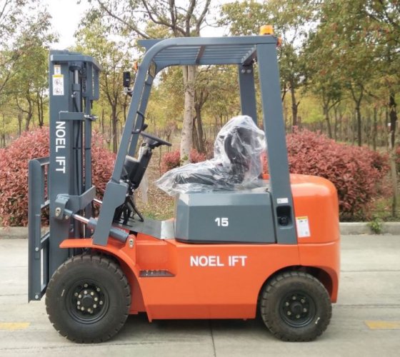 コンテナ用1.5Tディーゼルフォークリフト使用