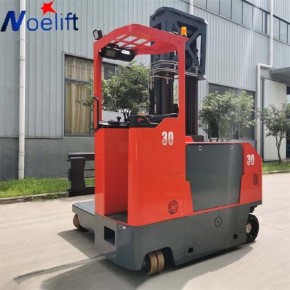 4ウェイ電動リーチトラック