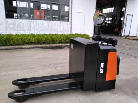 2 トンから 4 トンの TE