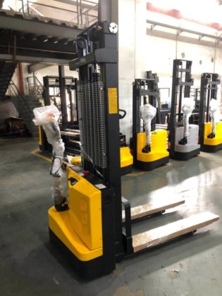 中国 1.5ton 3.5m 電動スタッカー