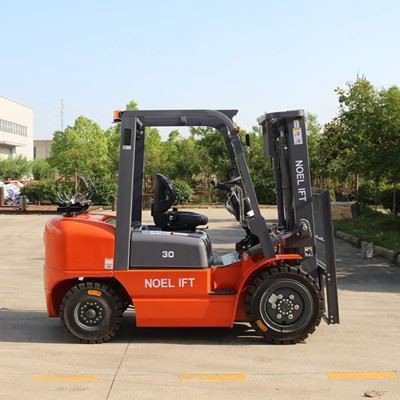 販売のための日産エンジンを搭載した 3 トン プロパン ガス駆動フォークリフト