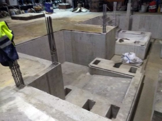 誘導炉 INDUCTOTHERM 3+5t; 2250kW