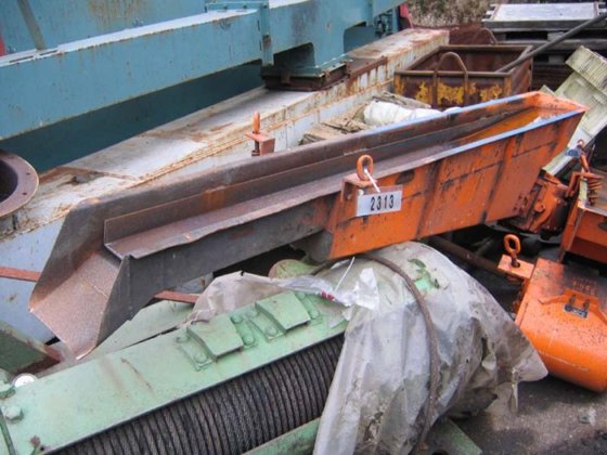 小型振动配料通道，± 2300 mm x 200