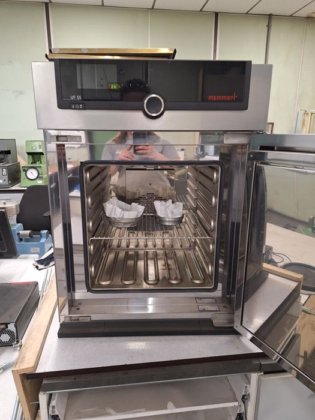 最高 300°C 的 MEMMERT 干燥柜