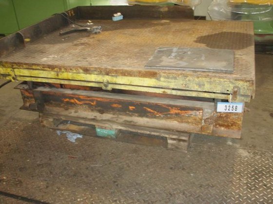 液压升降台 3 吨，1.8 x 1.3