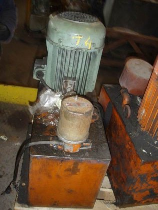 液压升降台 3 吨，1.8 x 1.3