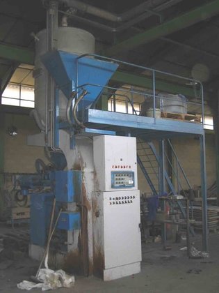 螺旋搅拌机 5 吨/小时，带 2 立方米料仓，高速运转